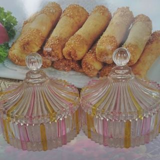 شکلات یا آجیل خوری