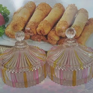 شکلات یا آجیل خوری