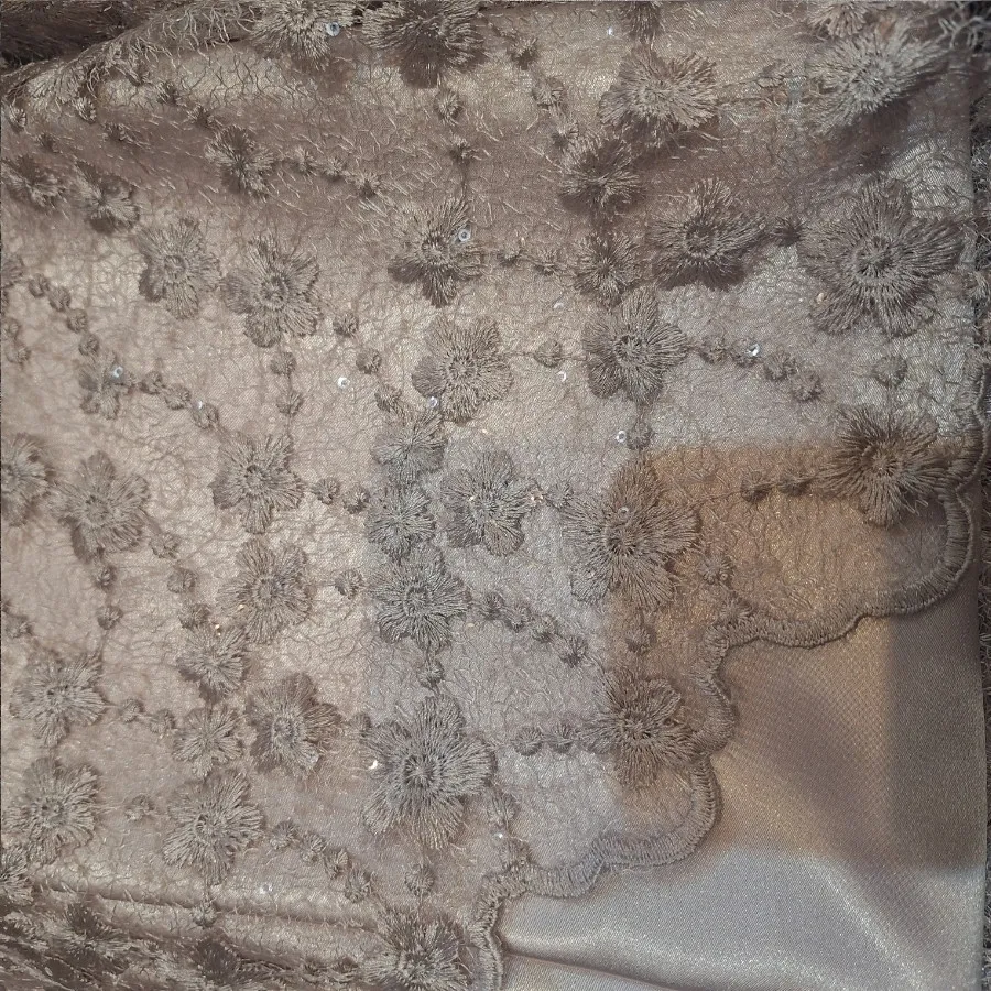 پارچه دانتل پولک دوزی