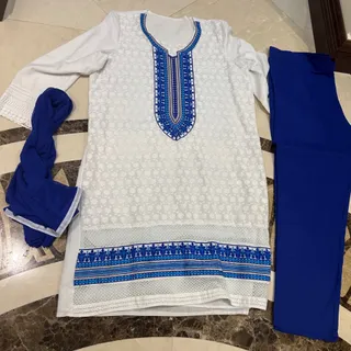 مانتو با شال و شلوار