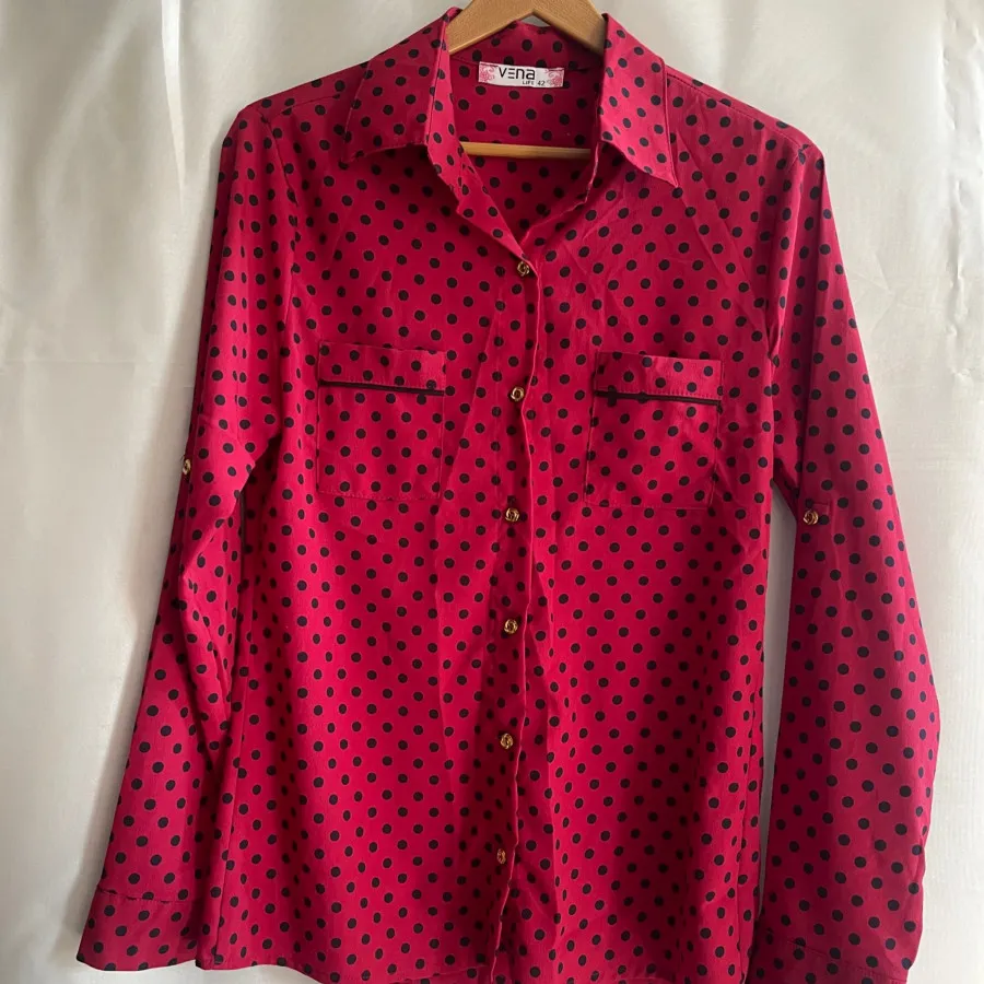 شومیز‌ خالخالی قرمز