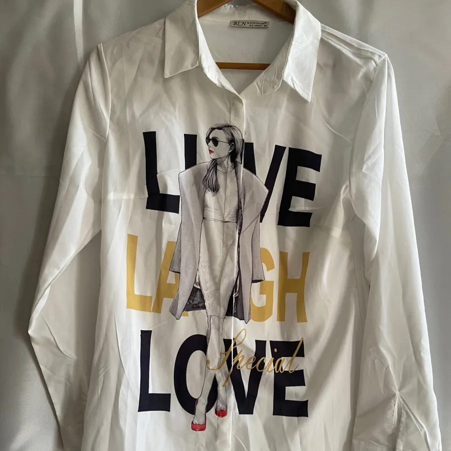 شومیز سفید طرح دار