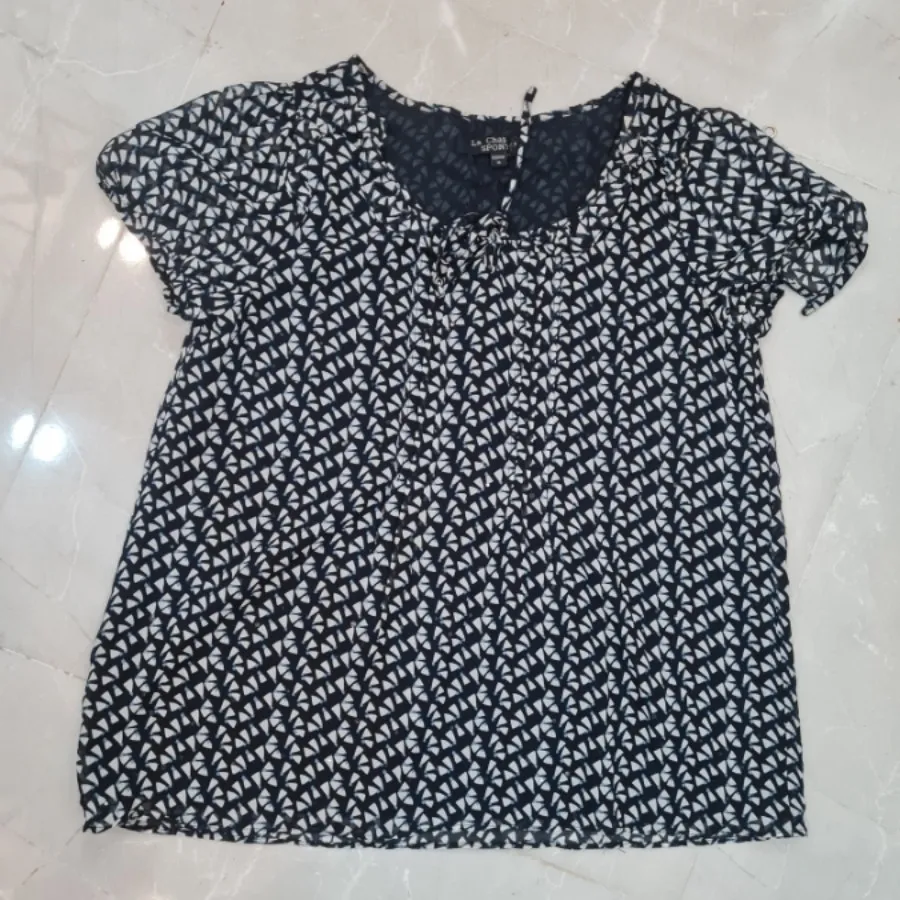 تعداد تقریبا زیاد لباس