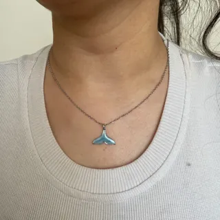 گردنبند دم وال آبی