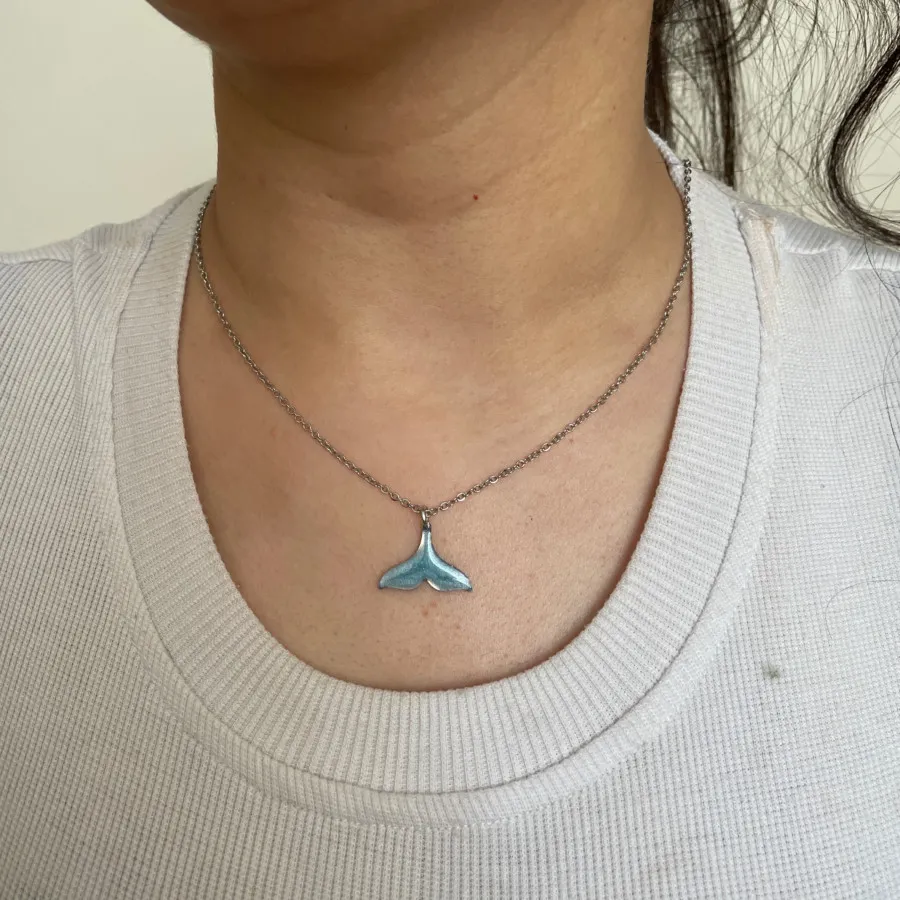 گردنبند دم وال آبی