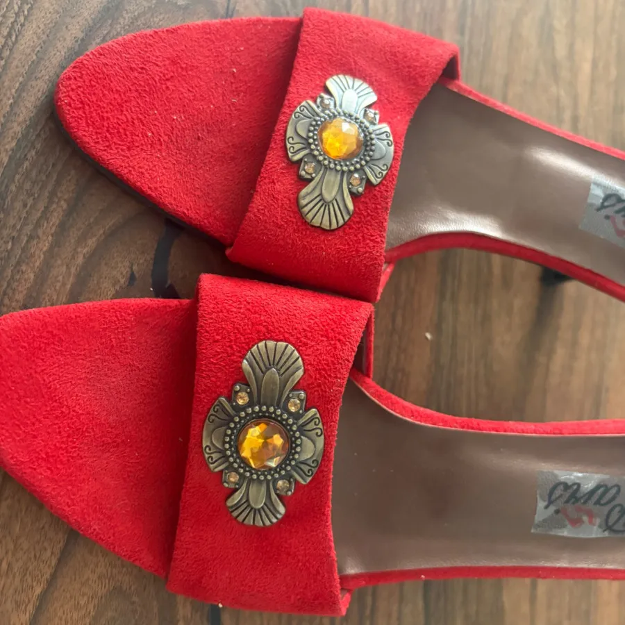 صندل قرمز زیبا