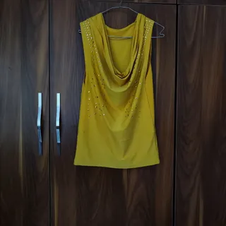 رنگ اصلی اون که کمد تیره