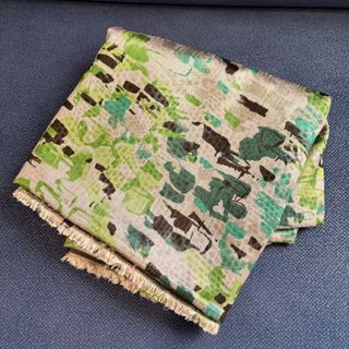پارچه سبز طرح دار