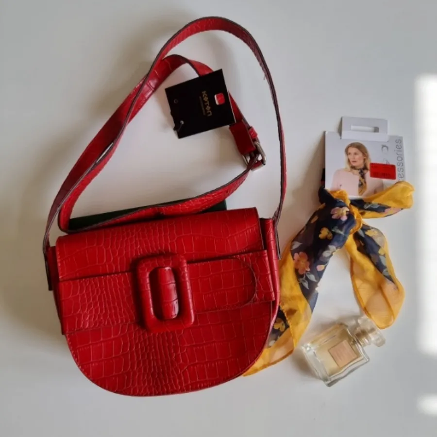 کیف قرمز کوتون