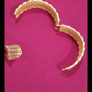 دستبندوانگشترست