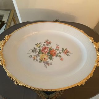 دو عدد شیرینی خوری