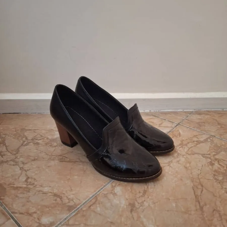 کفش پاشنه چوبی