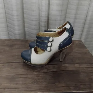 کفش پاشنه بلند لکا