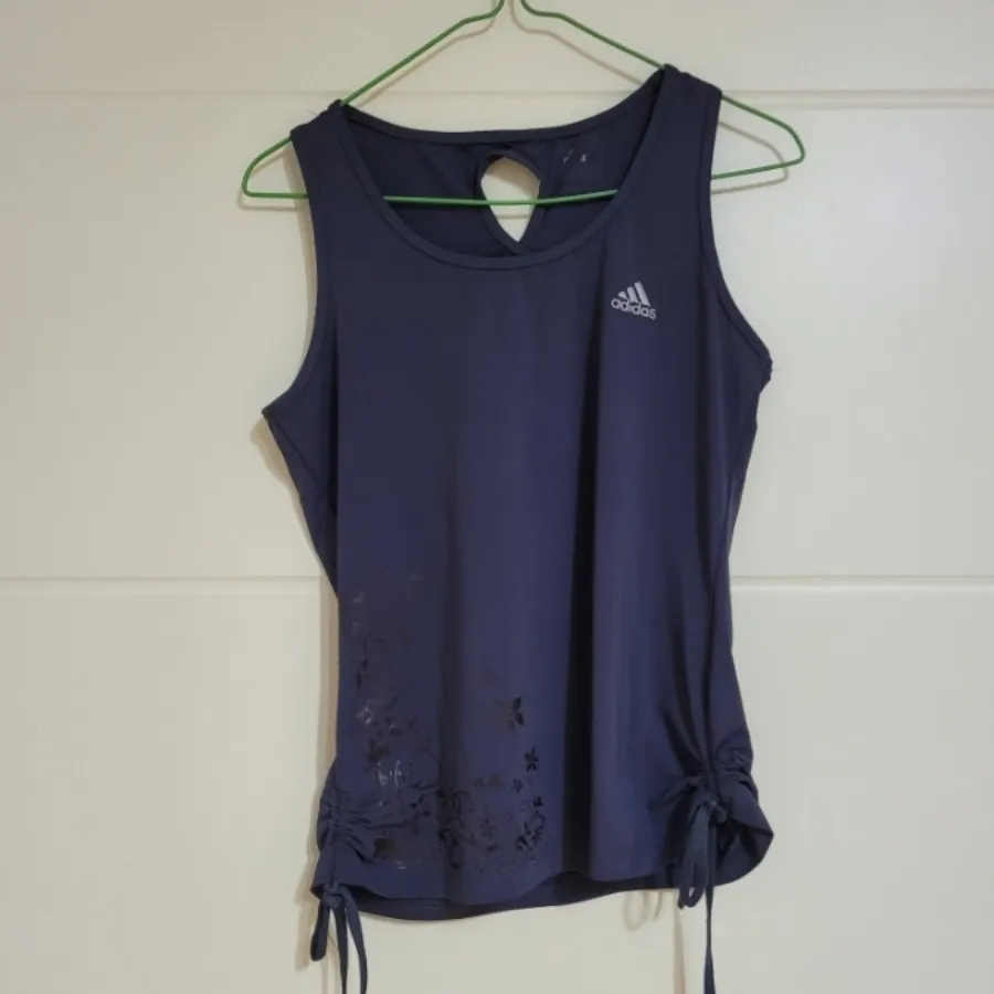 تاپ ورزشی زنانه