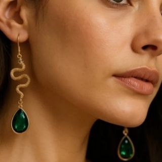 گوشواره نگین دار مدل مار