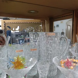 پارچ و لیوان و بستنی خوری