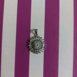 تو گردنی نقره