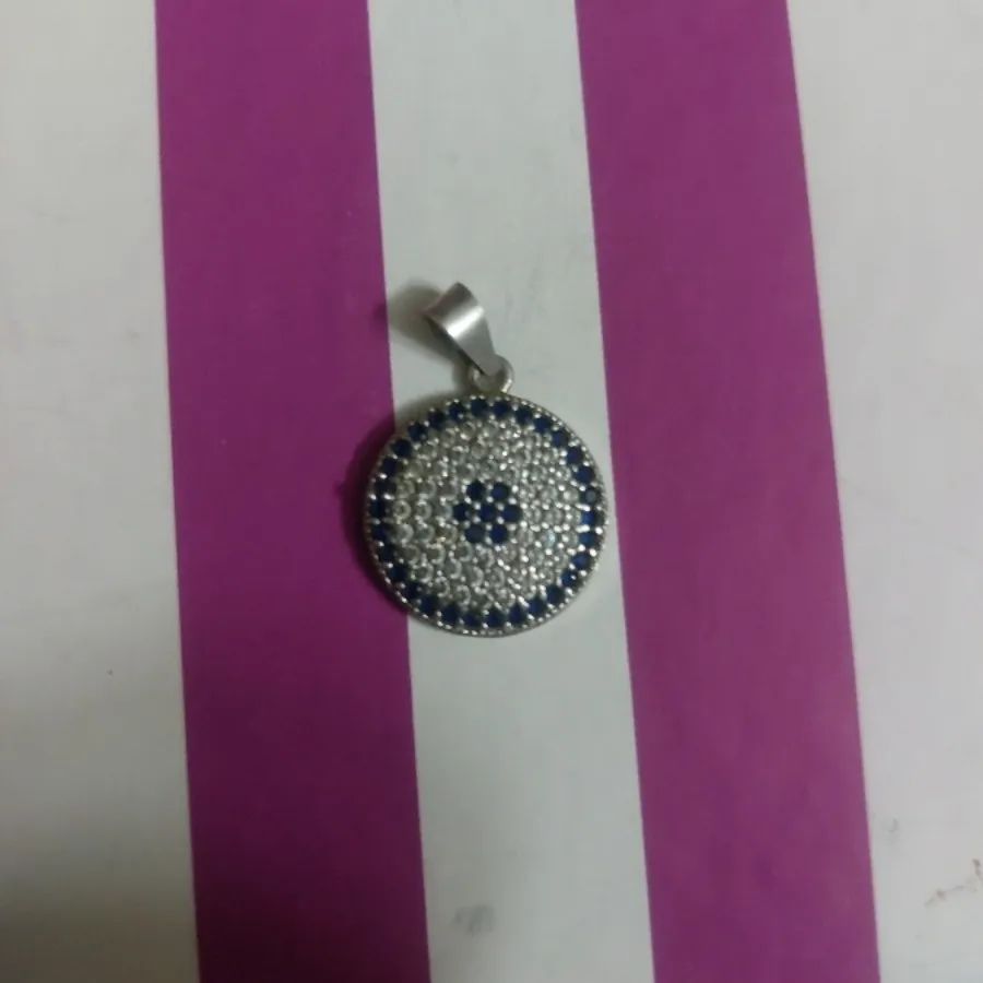 تو گردنی نقره