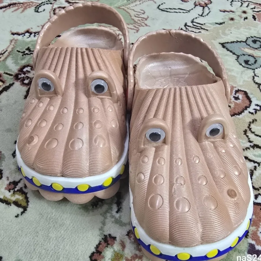 دمپایی چشم ? قلمبه