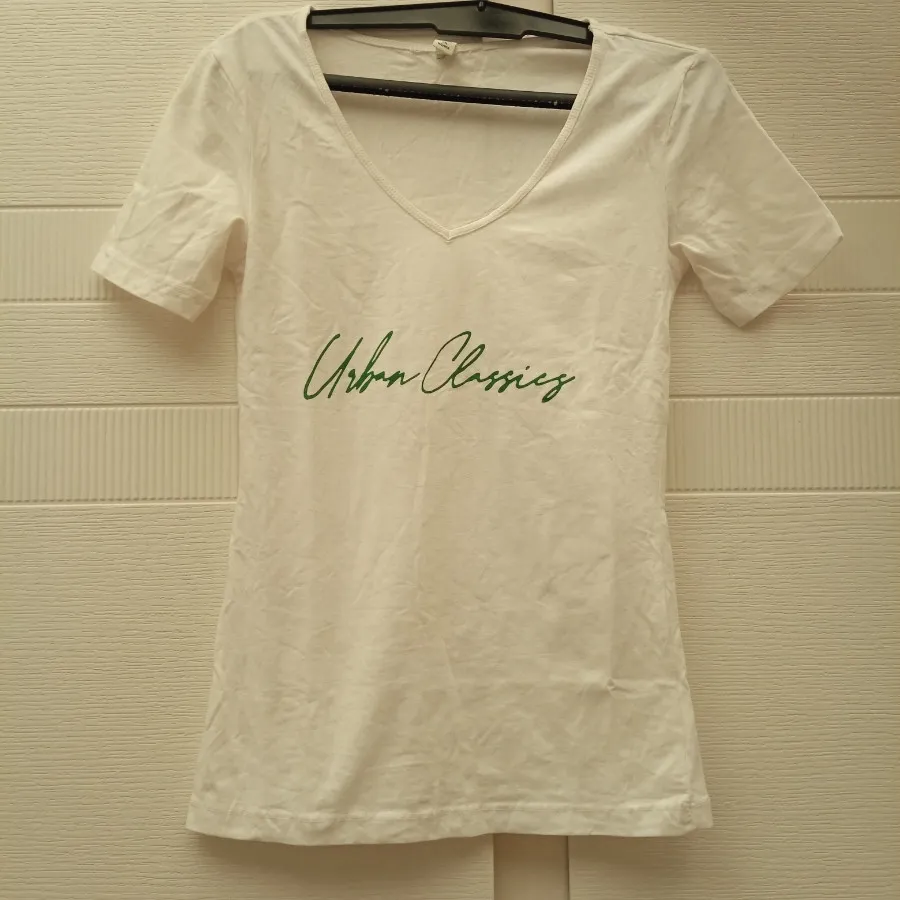 تی شرت سفید