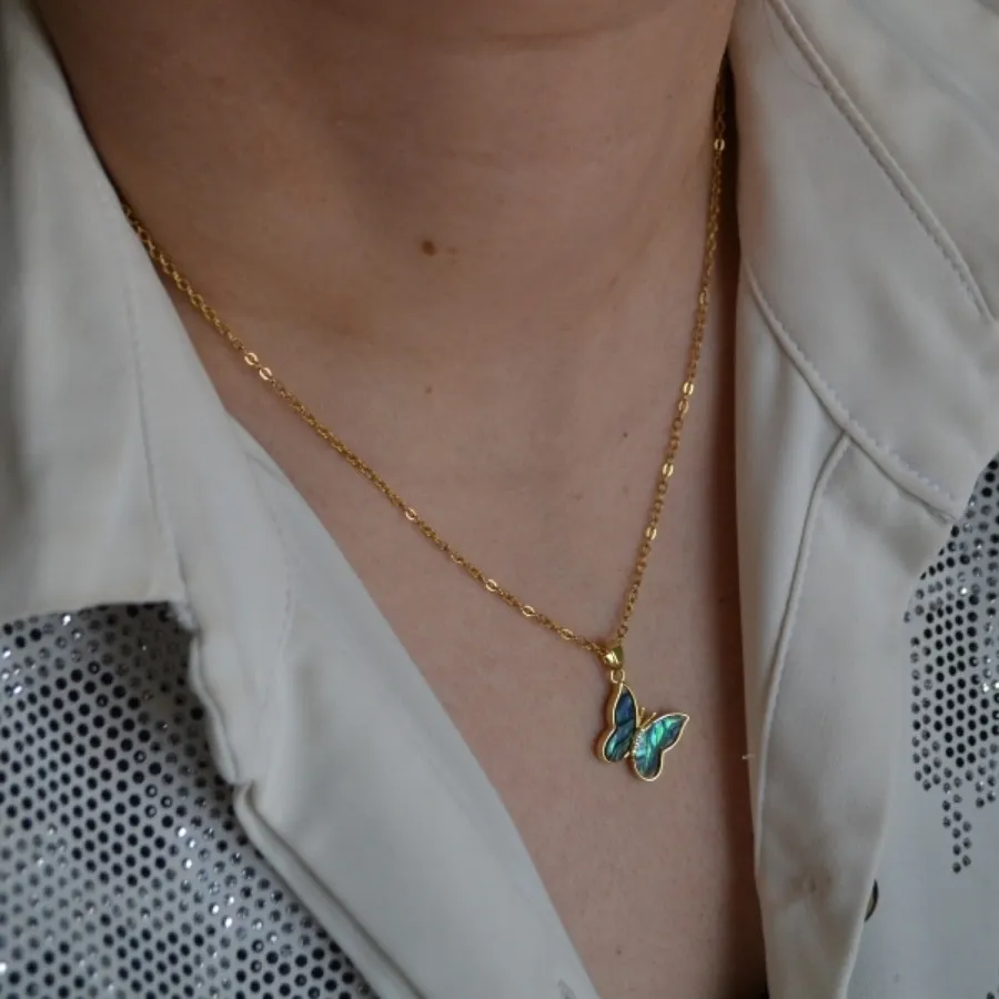 گردنبند پروانه آبی