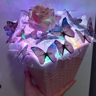 باکس گل هدیه پروانه ای