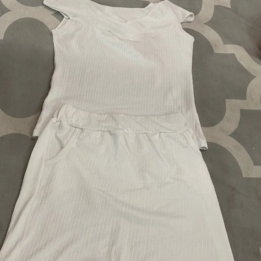 ست تاپ دامن و تیشرت