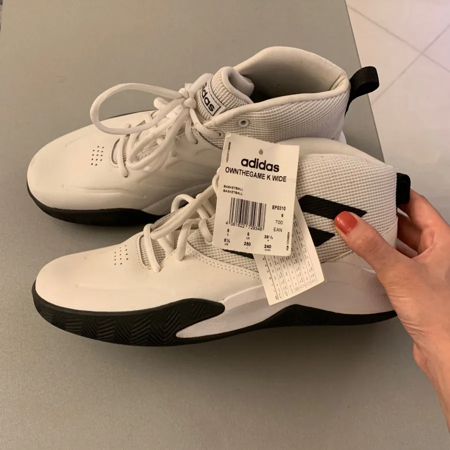 کتونی اورجینال adisas