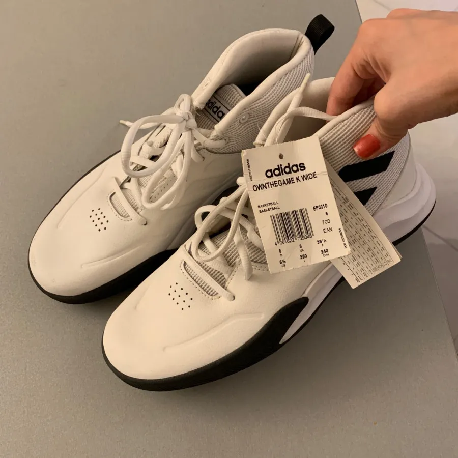 کتونی اورجینال adidas