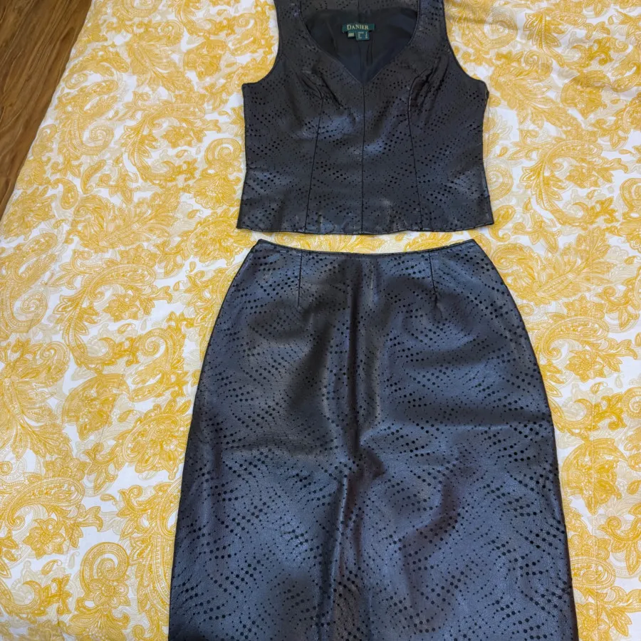 تاپ و دامن کوتاه چرم اصل