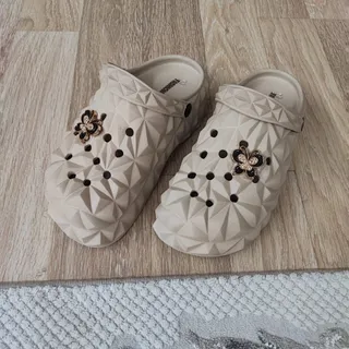 کراکس کرم پروانه