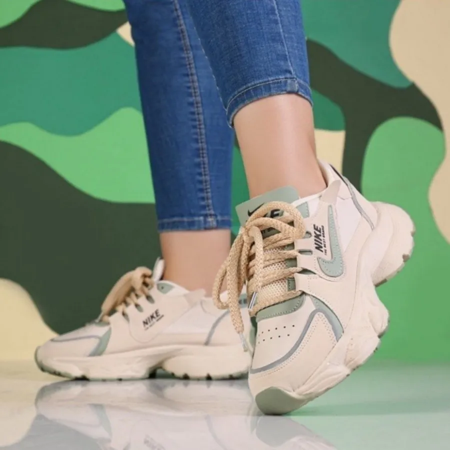 کفش کتونی جدید