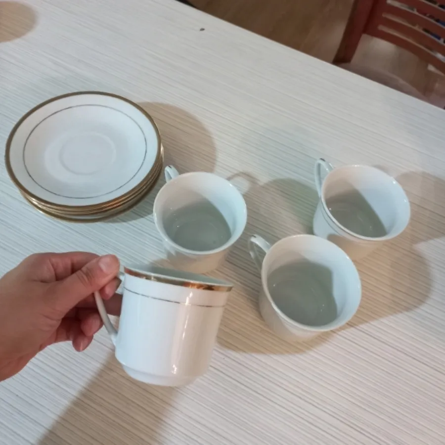 لیوان و نعلبکی