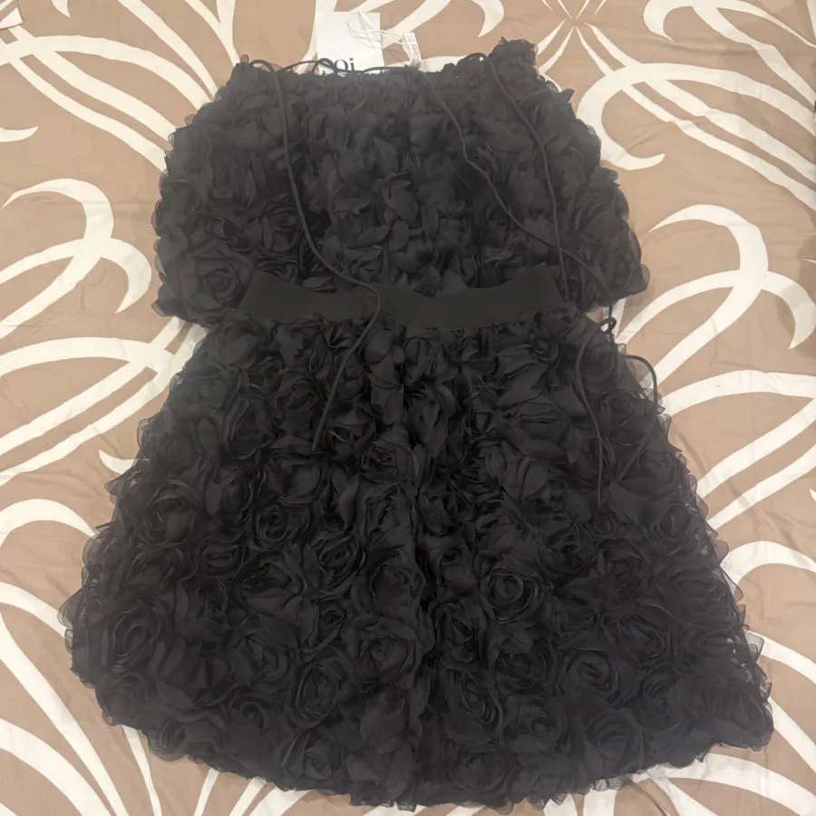 نیم تنه و دامن