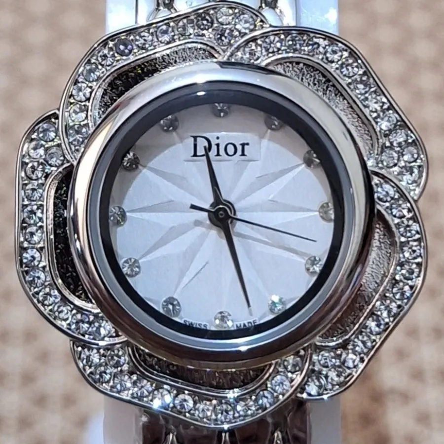 ساعت زنانه دیور نگینی