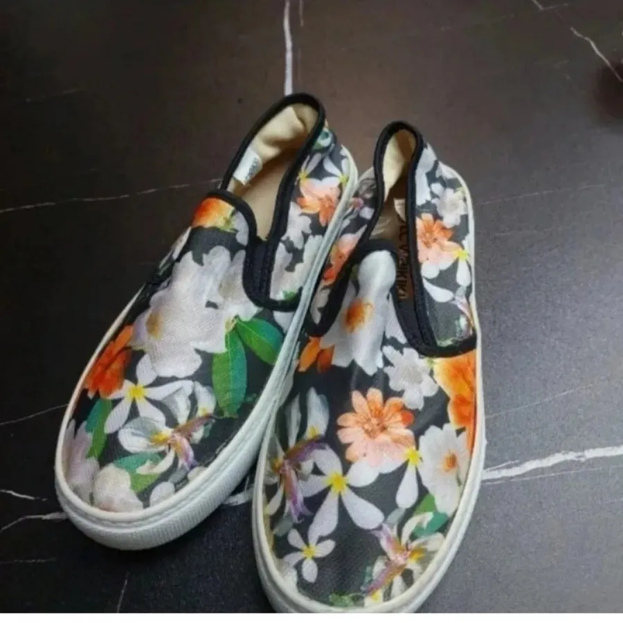 کفش ال سی والکیکی