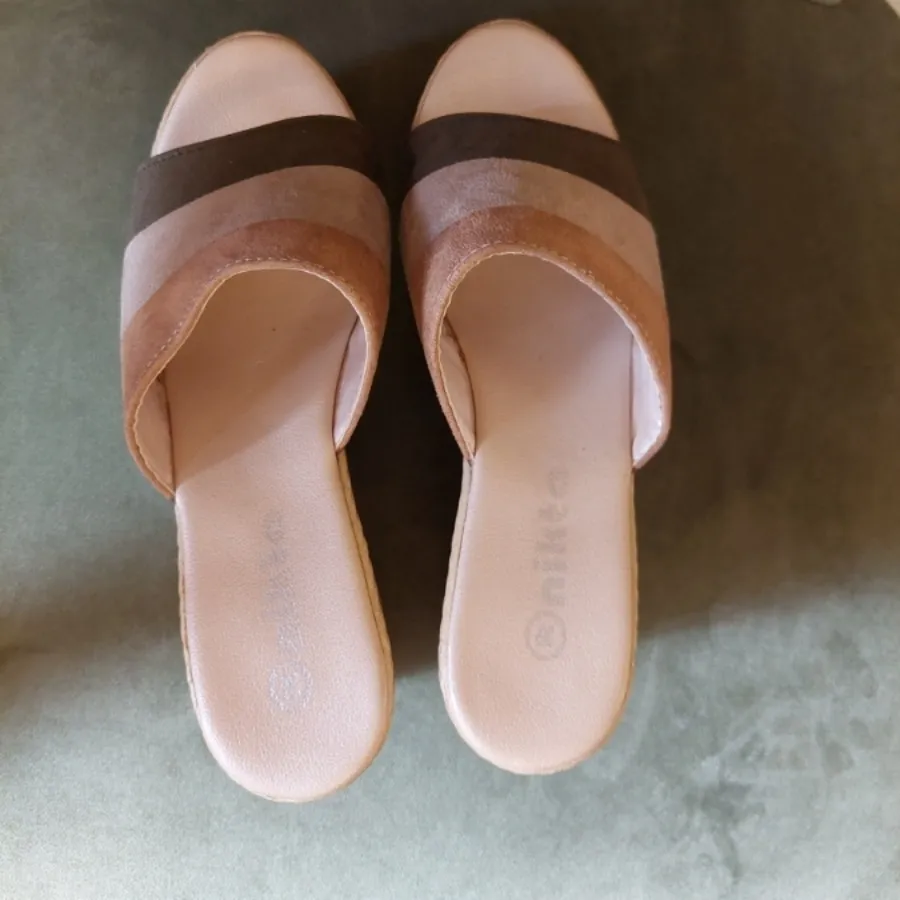 دمپایی  ( ورق بزنید )