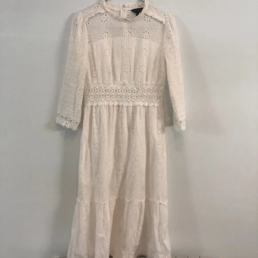 لباس سفید پارچه خامه دوزی