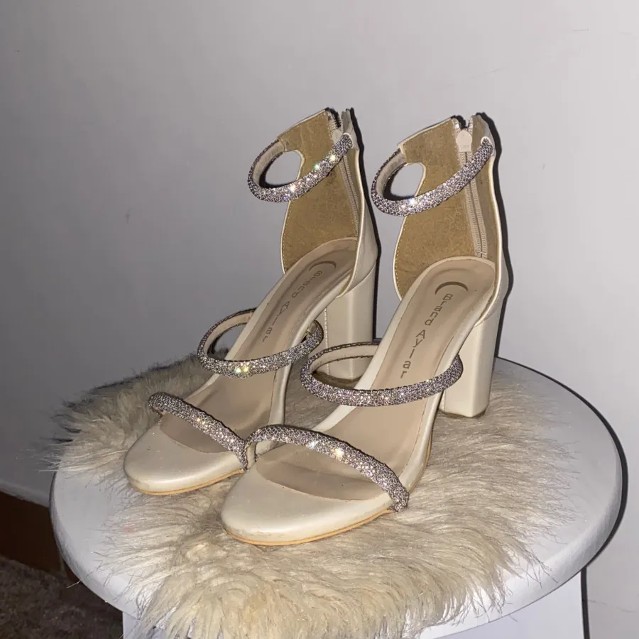 کفش مجلسی شیری