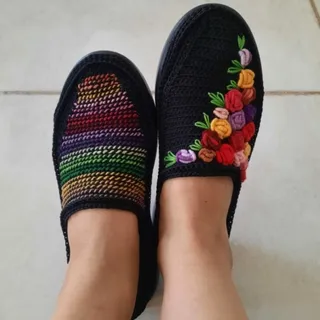 گیوه گلدوزی شده