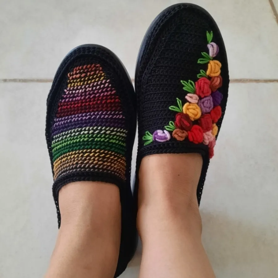 گیوه گلدوزی شده