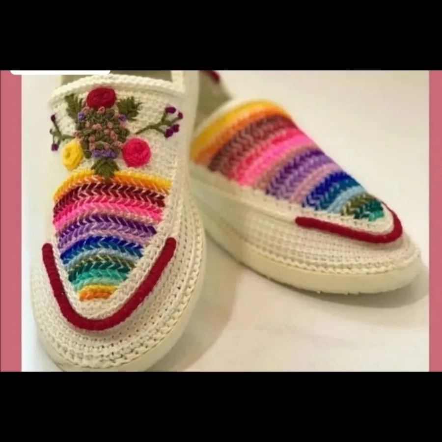 گیوه گلدوزی شده