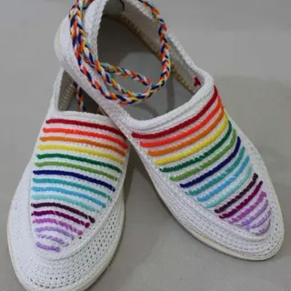 گیوه گلدوزی شده