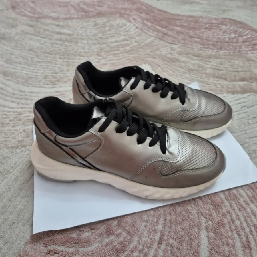 کتونی استرادیواریوس