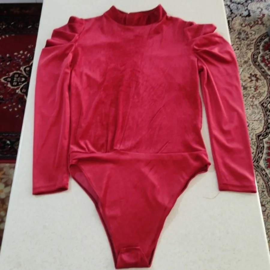 بادی مخمل قرمز