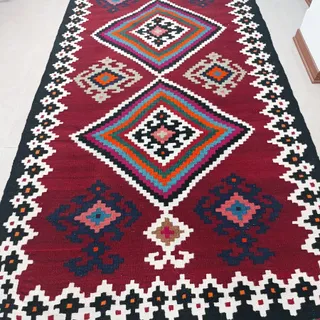 گلیم پشمی دستبافت