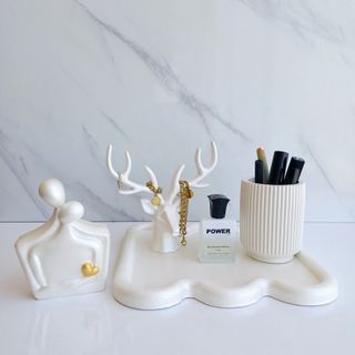 نظم دهنده آرایشی و جواهر