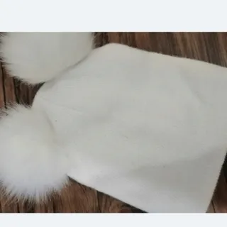 کلاه بافت سفید منگول دار