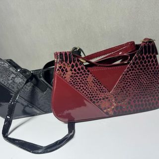کیف دوشی زنانه ورنی