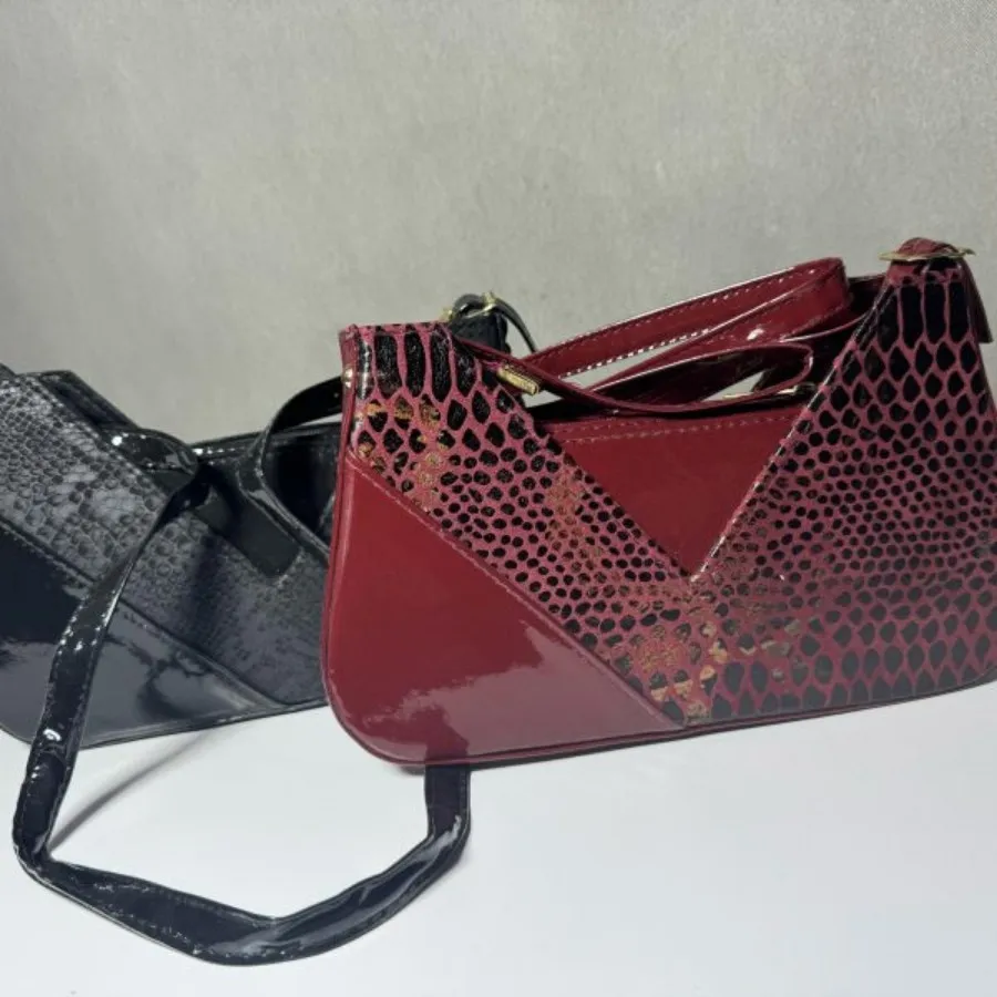 کیف دوشی زنانه ورنی